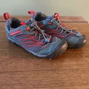 Keen Big Kid Size 1 Waterproof Sneaker